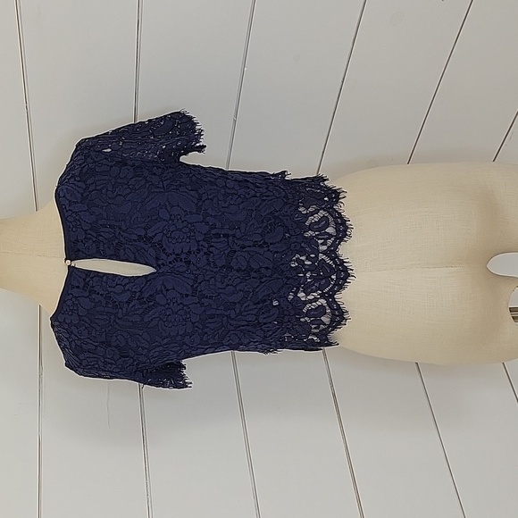 LULU'S xs navy blue lace blouse lined - Picture 2 of 5